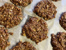 EASY NO BAKE COOKIES