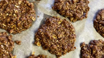 EASY NO BAKE COOKIES