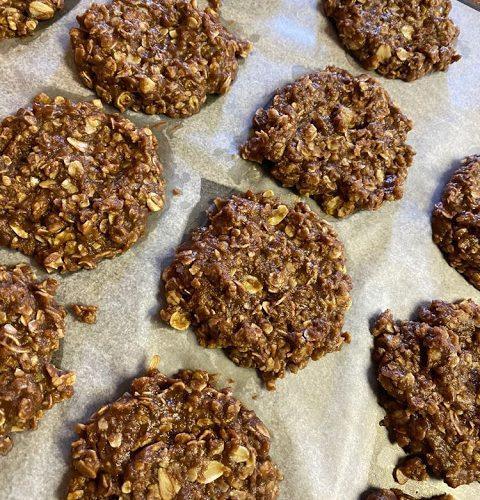 EASY NO BAKE COOKIES