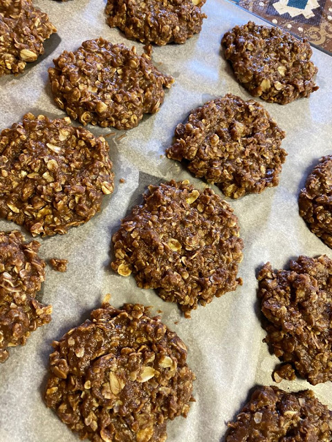 EASY NO BAKE COOKIES