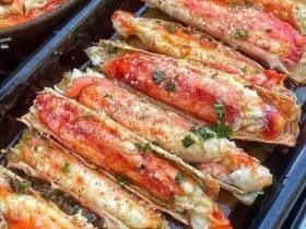 Baked Crab Legs in Butter Sauce