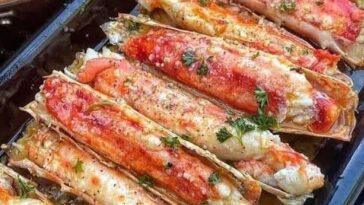 Baked Crab Legs in Butter Sauce