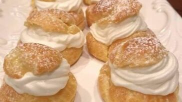 MOM’S FAMOUS CREAM PUFFS