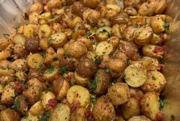 GARLIC PARMESAN ROASTED POTATOES