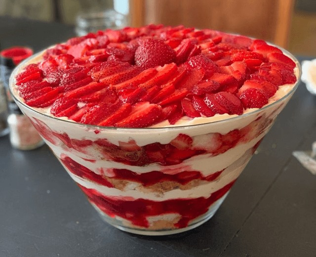 Strawberry Cheesecake Trifle - Daily Story