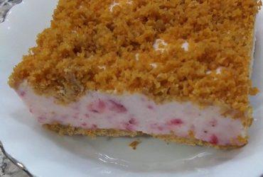 EASY FROZEN STRAWBERRY DESSERT