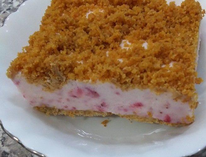 EASY FROZEN STRAWBERRY DESSERT