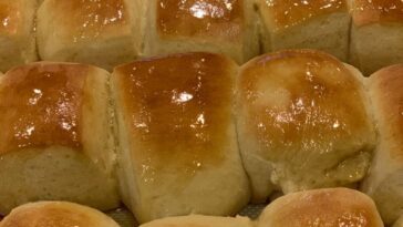 Texas Roadhouse’s Rolls with Honey Cinnamon Butter