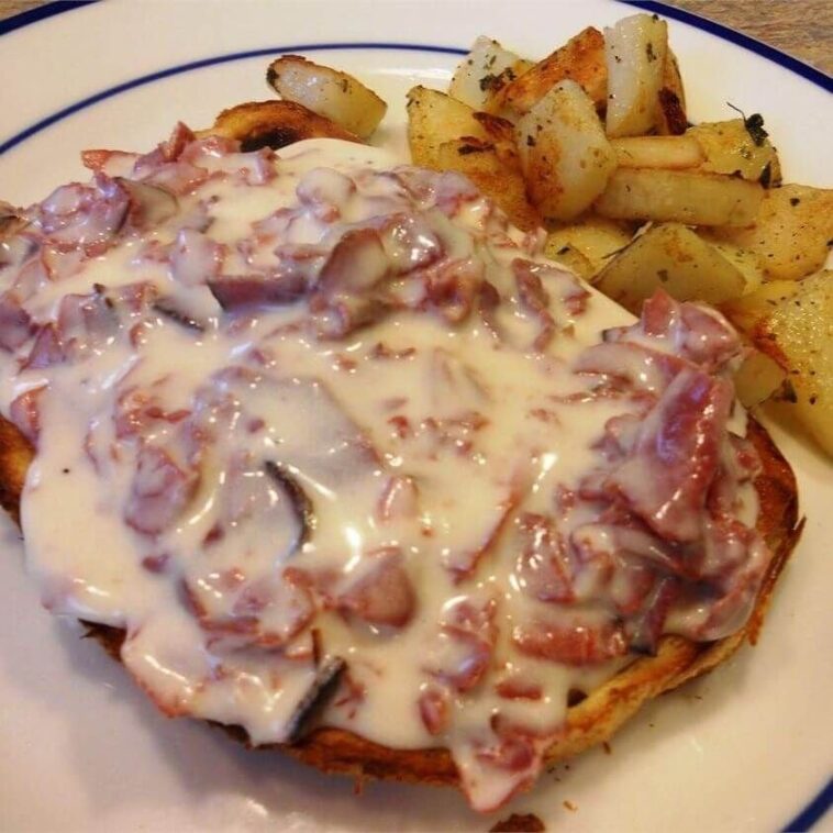 Creamed Chipped Beef on Toast - Recipes Need