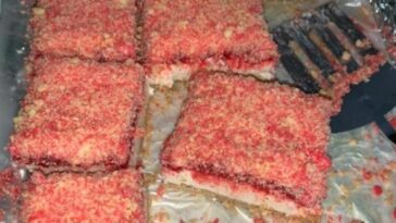 Strawberry Shortcake Cheesecake Bars