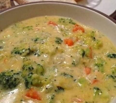 Broccoli & Cheese Soup Slow Cooker