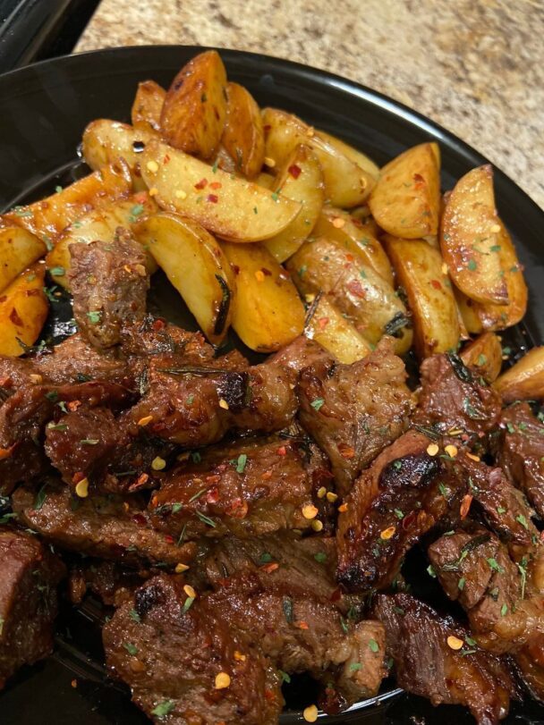 Garlic Herb Potatoes and Steak Skillet - Recipes Need